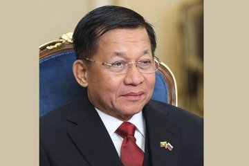 Myanmars tidligere juntasjef på offisielt besøk i et komplisert naboforhold