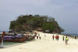 Turistn&aelig;ringen roper varsku om strengere innreiseregler