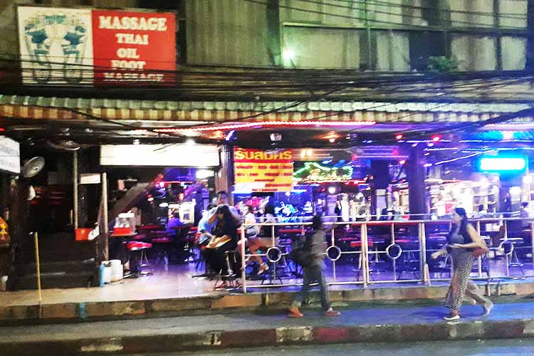 Det har v&aelig;rt stillere enn normalt i Pattaya den siste tiden. N&aring; blir slike barer som dette stengt.